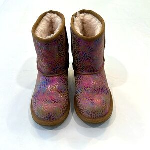 UGGs girls size 3 iridescent boots! NWT